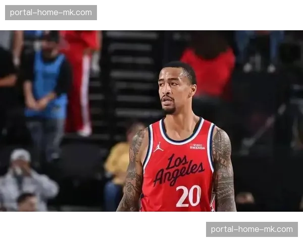 更衣室庆祝：国王击败快船后锁定季后赛席位，福克斯被浇透